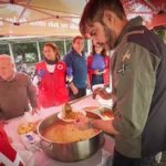 El chef Javier muñoz diseña la cena de verano para personas sin hogar de Jerez
