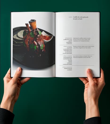 Interior del libro Cocina con Jerez con una receta elaborada con vino de Jerez