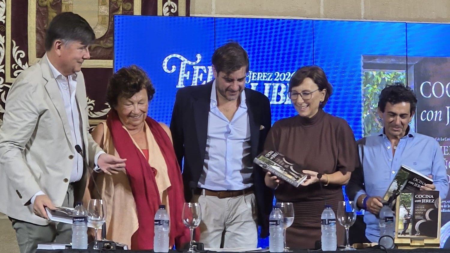 Javier Muñoz, chef de La Carboná, presenta el libro Cocina con Jerez en la Feria del Libro de Jerez