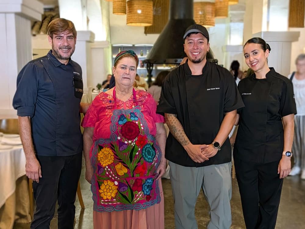 Javier Muñoz con los cocineros mexicanos de Original Xérès en La Carboná, Jerez
