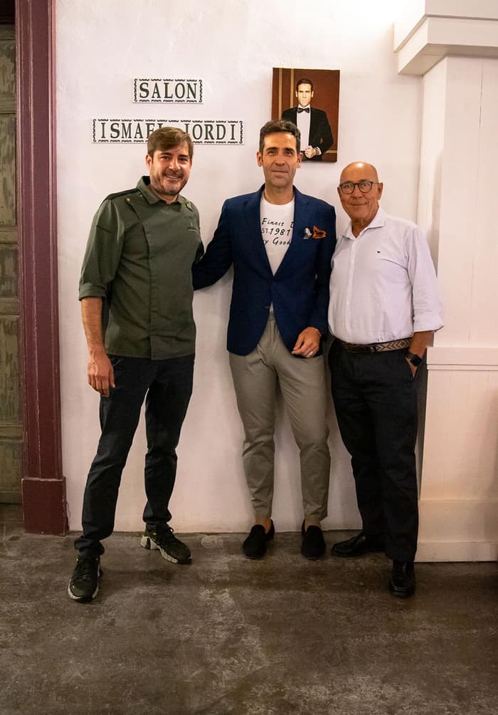 Javier Muñoz y el tenor jerezano Ismael Jordi en el nuevo salón privado Ismael Jordi de La Carboná